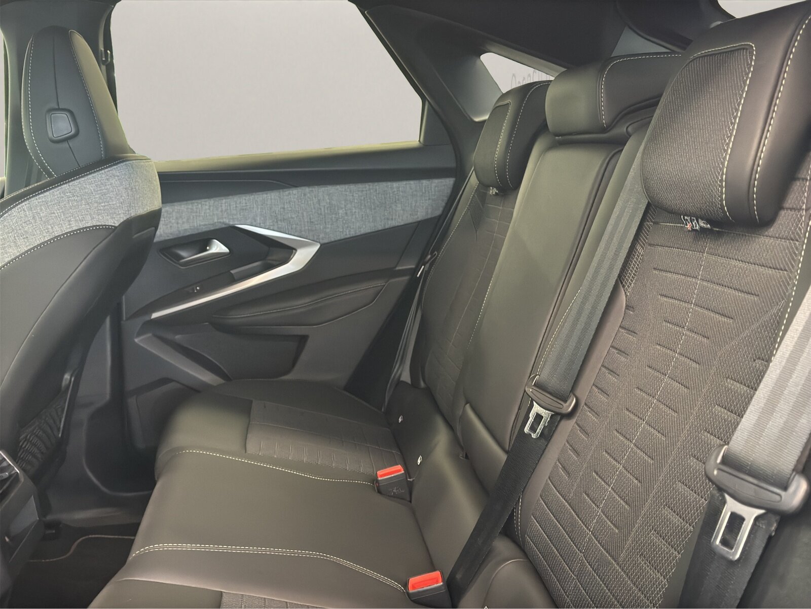 PEUGEOT 3008 1.2 Hybrid 145 PS GT, Mild-Hybrid Benzin/Elektro, Occasion, Automatik - 7