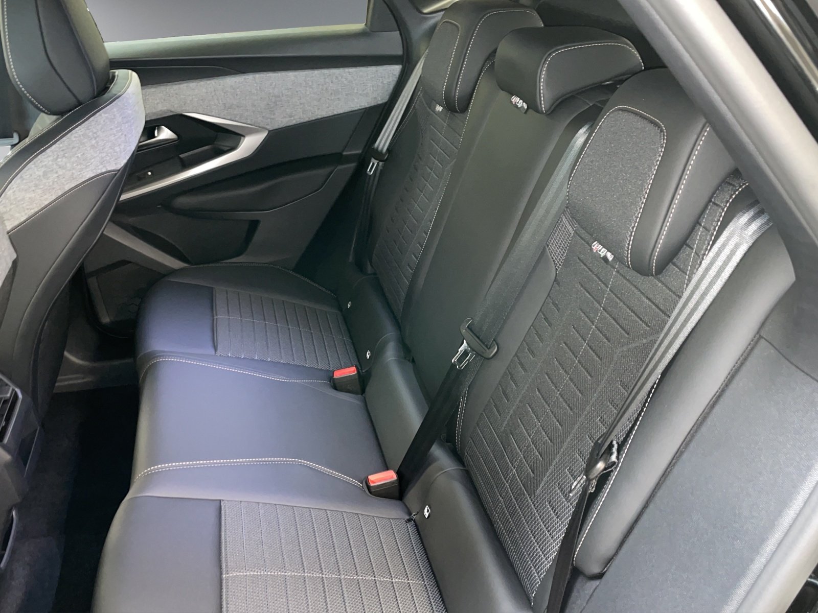 PEUGEOT 3008 e-Allure, Elektro, Vorführwagen, Automatik - 5