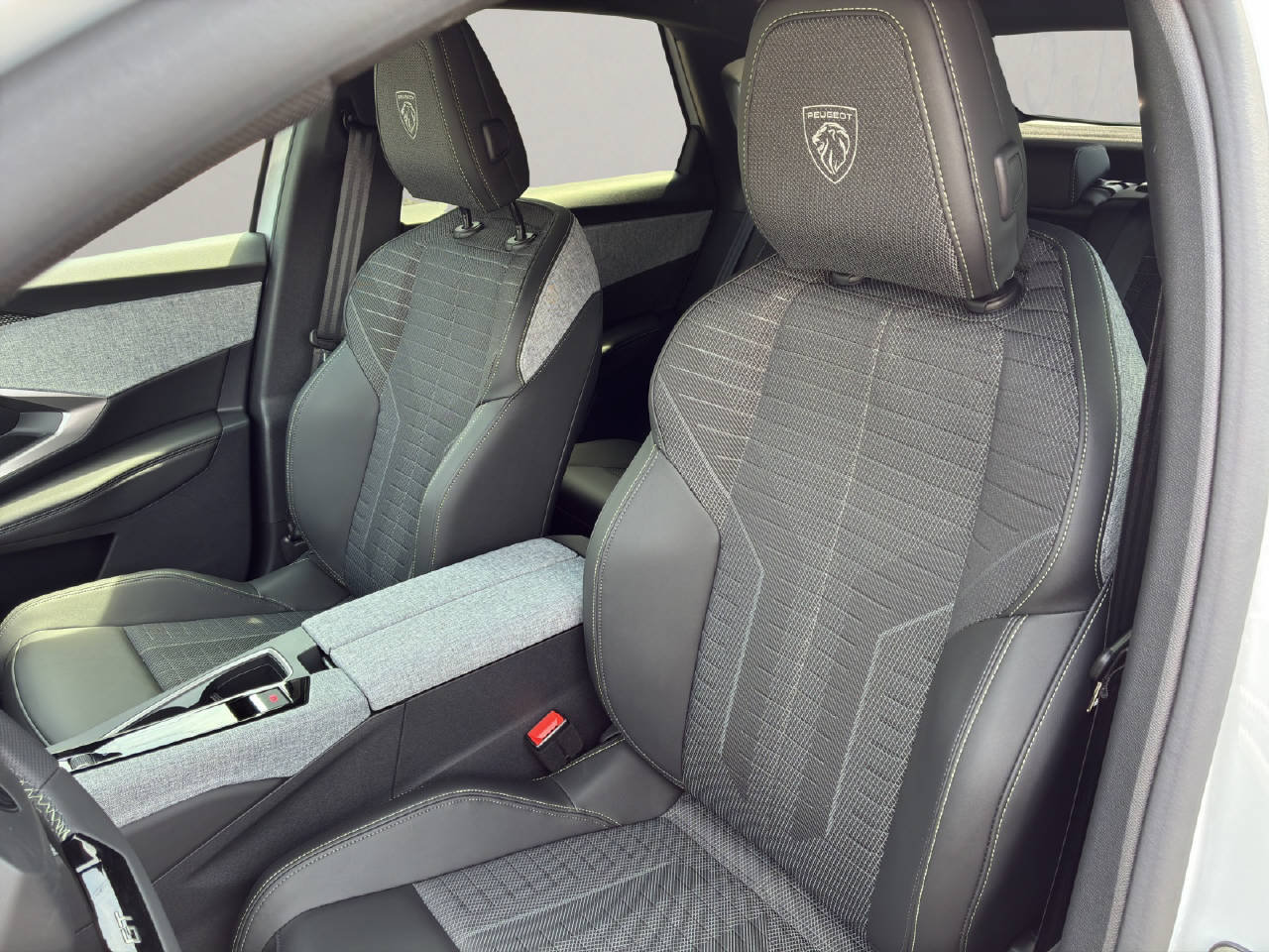 PEUGEOT 3008 1.2 Hybrid GT, Mild-Hybrid Benzin/Elektro, Vorführwagen, Automatik - 7