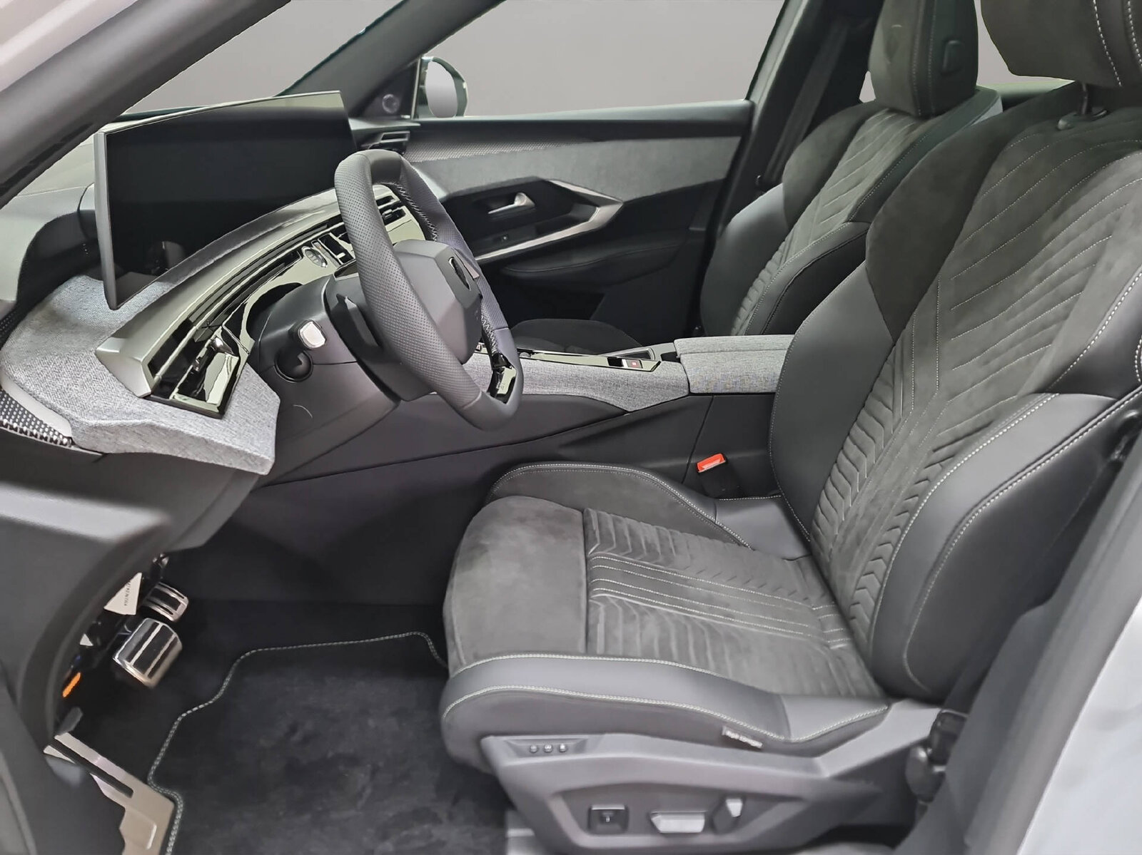 PEUGEOT E-3008 Launch Edition 4x4, Electric, Ex-demonstrator, Automatic - 6