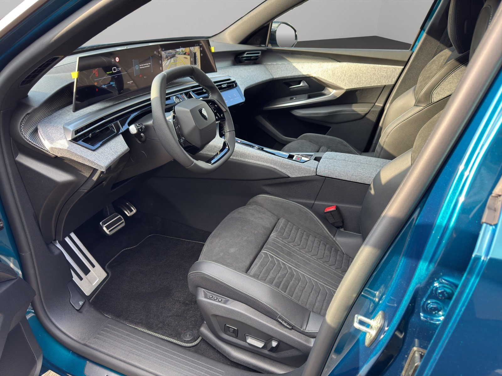 PEUGEOT 3008 e-Launch Edition AWD, Electric, Ex-demonstrator, Automatic - 4
