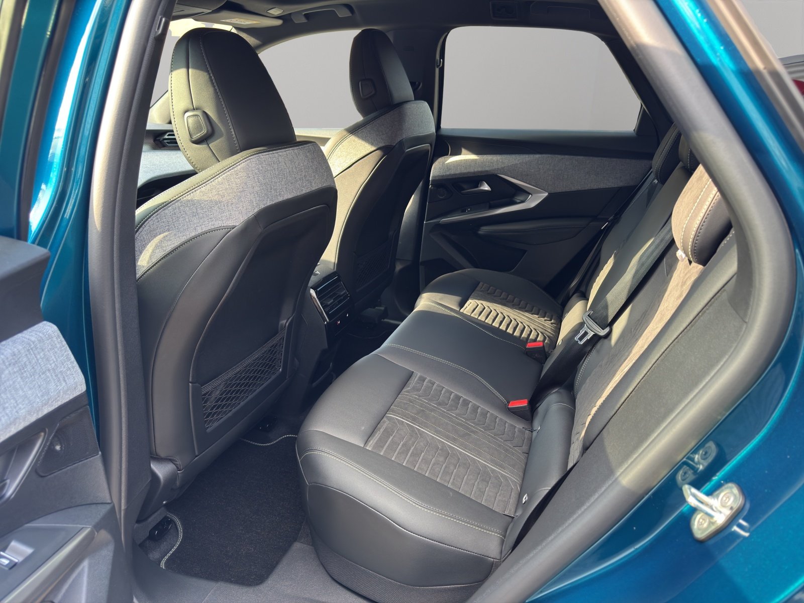 PEUGEOT 3008 e-Launch Edition AWD, Electric, Ex-demonstrator, Automatic - 5