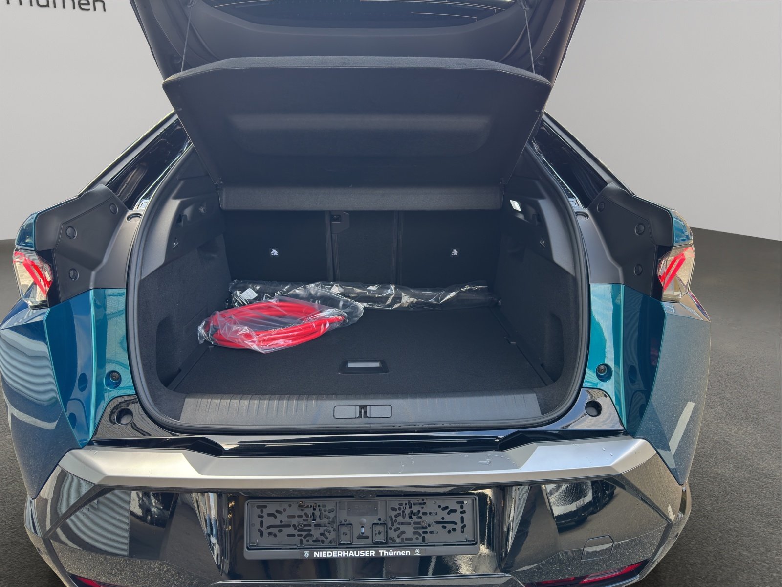 PEUGEOT 3008 e-Launch Edition AWD, Electric, Ex-demonstrator, Automatic - 6