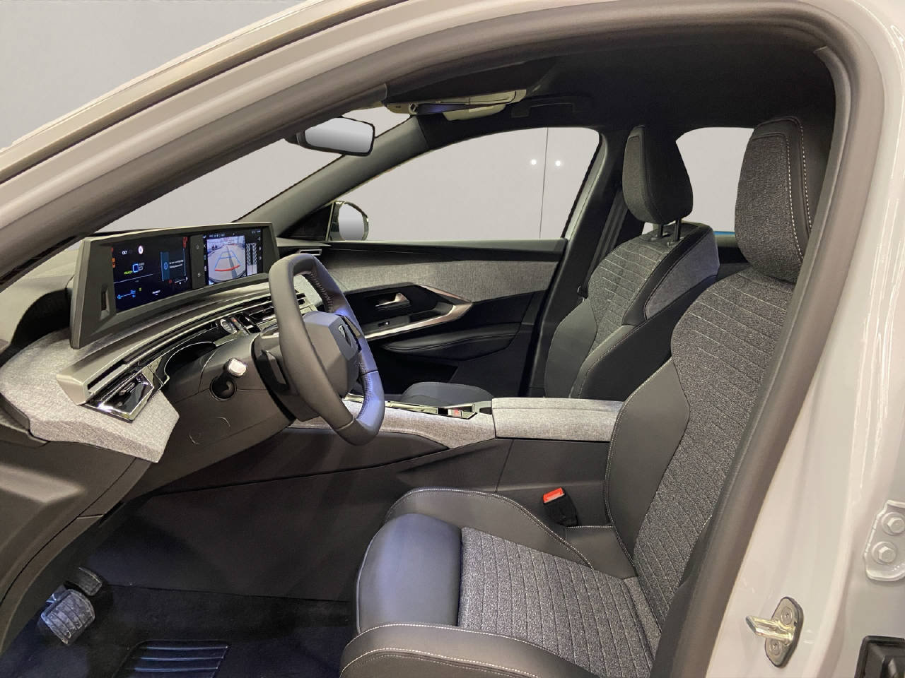 PEUGEOT 3008 1.6 PHEV Allure, Plug-in-Hybrid Benzin/Elektro, Vorführwagen, Automatik - 5