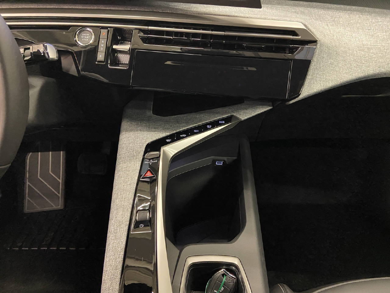 PEUGEOT 3008 1.6 PHEV Allure, Plug-in-Hybrid Benzin/Elektro, Vorführwagen, Automatik - 7