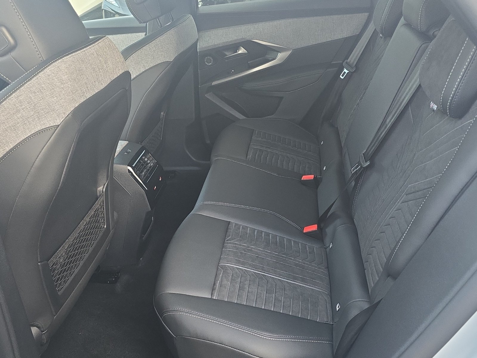 PEUGEOT 3008 e-Launch Edition AWD, Electric, Ex-demonstrator, Automatic - 5