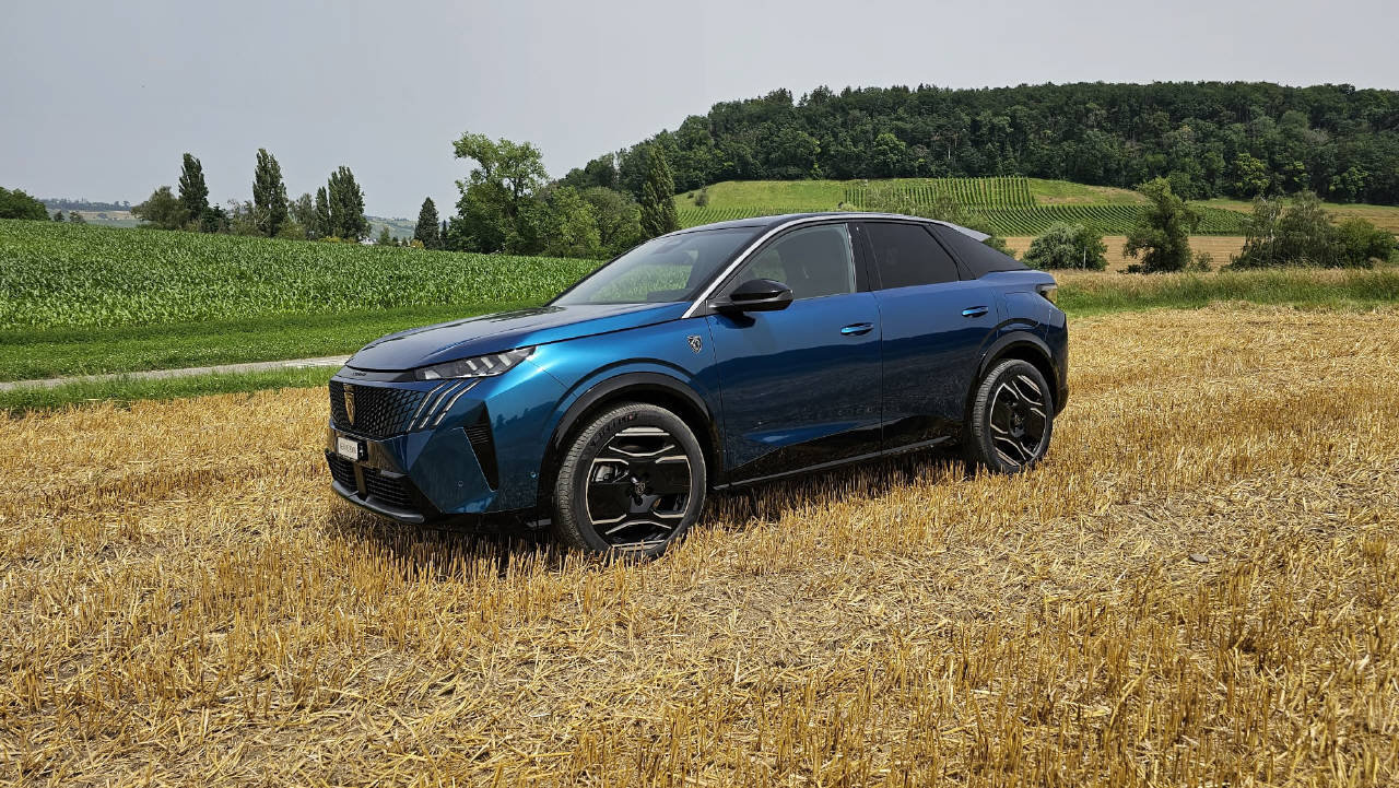 PEUGEOT 3008 e-GT