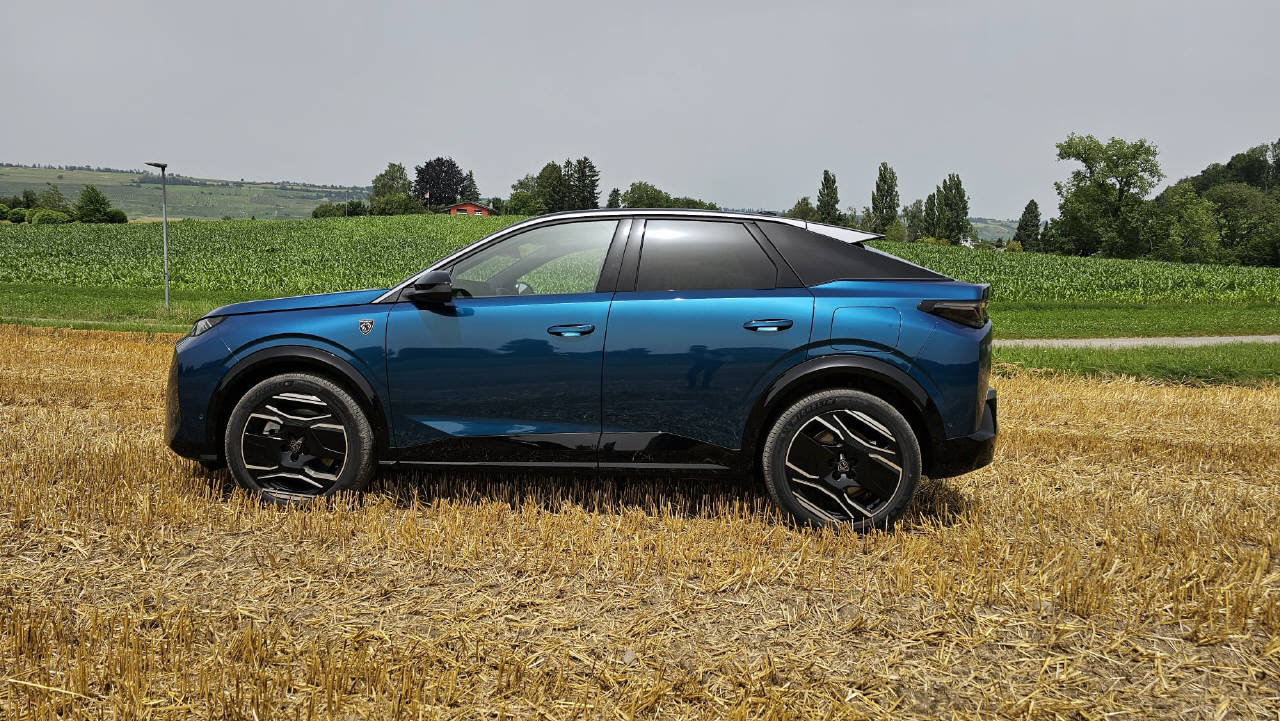 PEUGEOT 3008 e-GT, Elektro, Vorführwagen, Automatik - 2