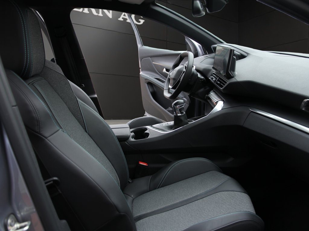 PEUGEOT 3008 1.2 PureTech Allure Pack, Petrol, Second hand / Used, Manual - 6