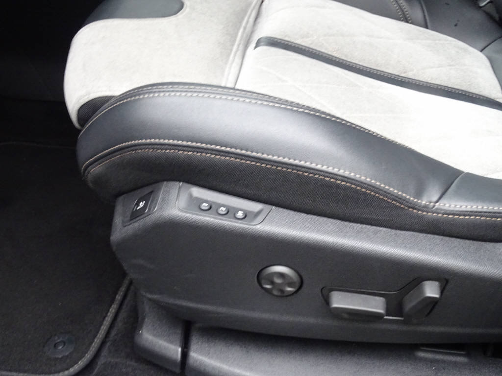 PEUGEOT 3008 1.6 Plug-in Hybrid4 GT, Plug-in-Hybrid Petrol/Electric, Second hand / Used, Automatic - 6