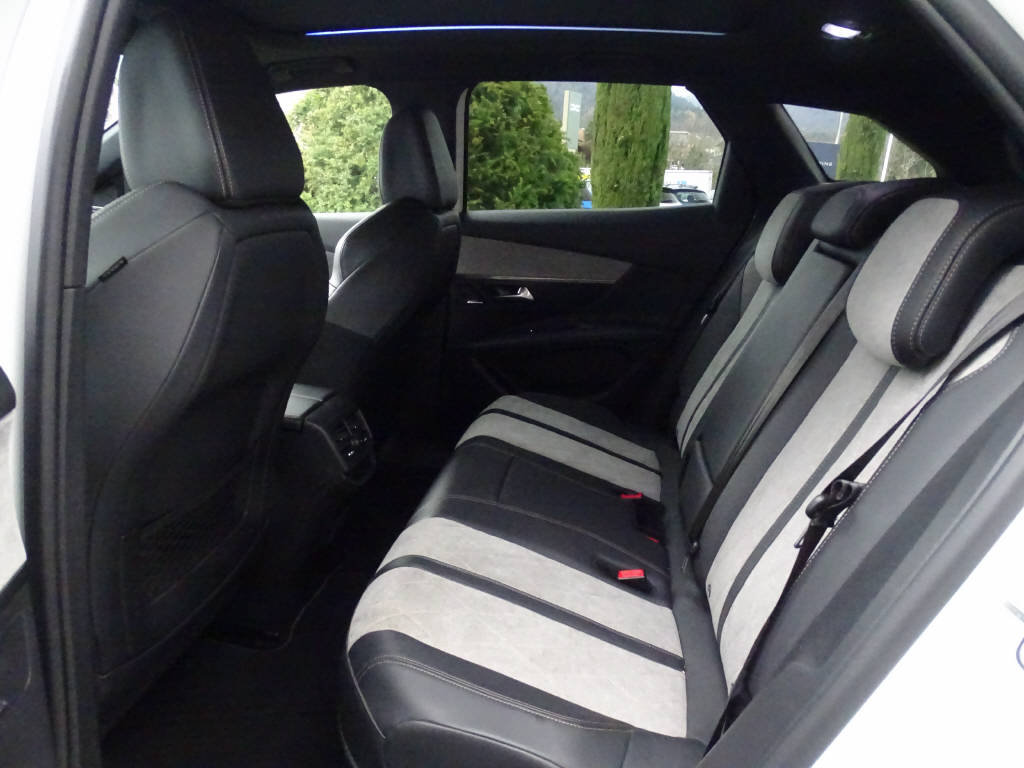 PEUGEOT 3008 1.6 Plug-in Hybrid4 GT, Plug-in-Hybrid Petrol/Electric, Second hand / Used, Automatic - 7