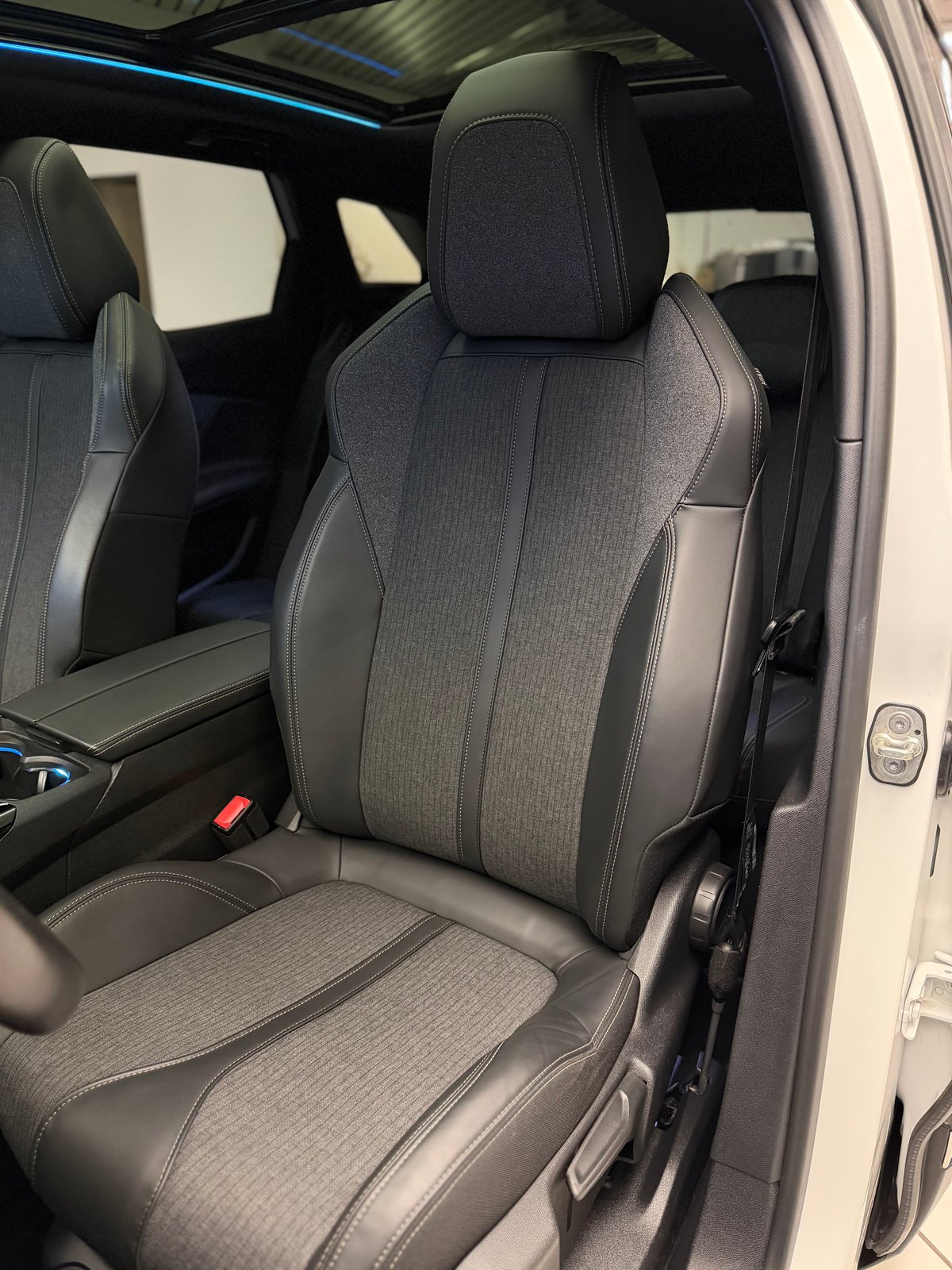 PEUGEOT 3008 1.6 BlueHDi GT Line EAT, Diesel, Second hand / Used, Automatic - 6