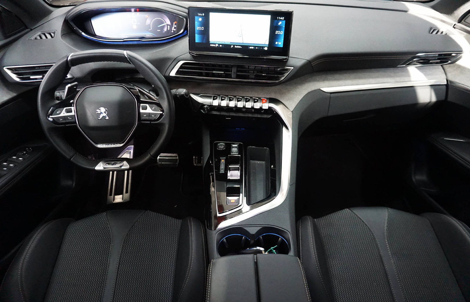PEUGEOT 3008 1.2 Hybrid GT, Mild-Hybrid Benzin/Elektro, Occasion / Gebraucht, Automat - 4