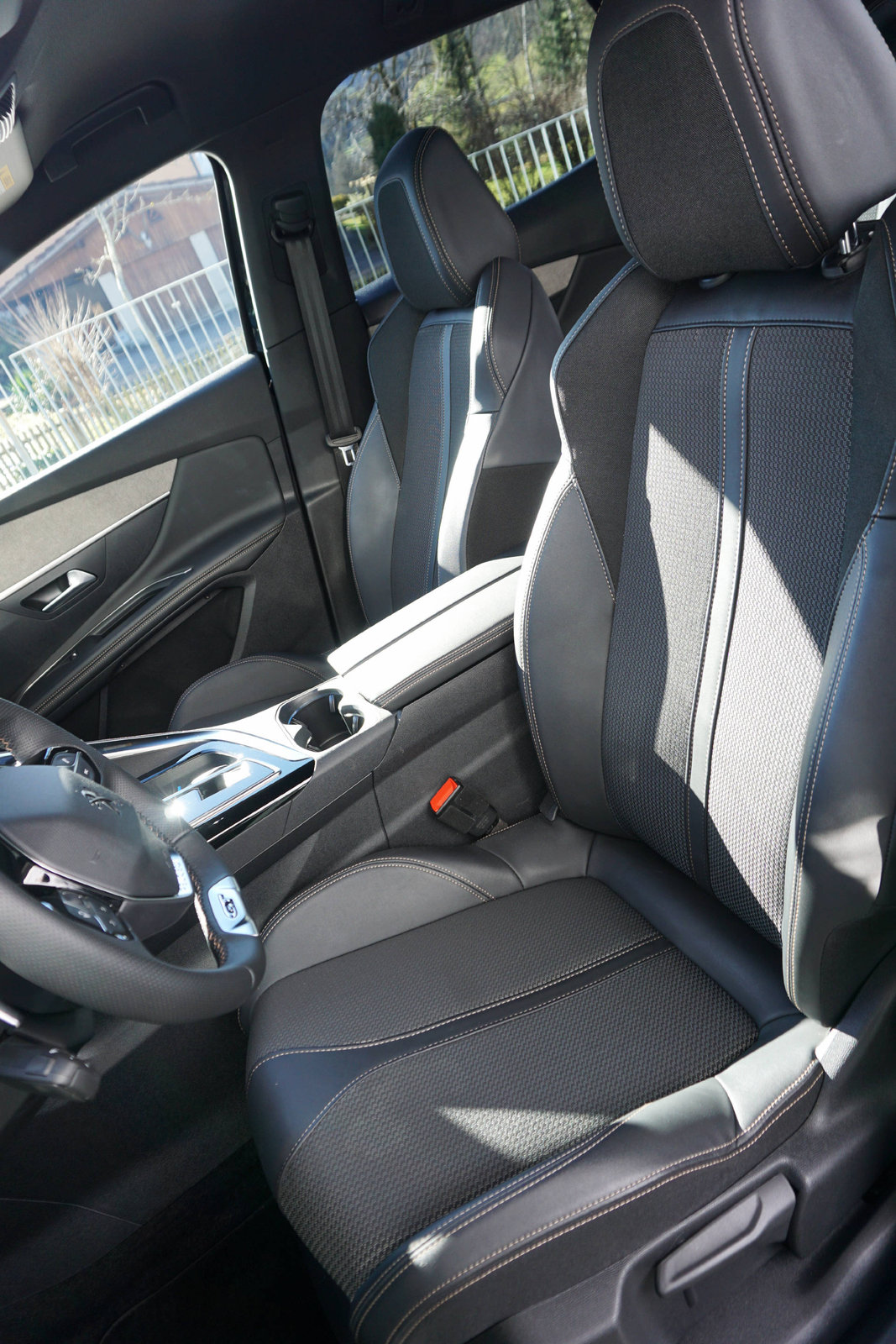 PEUGEOT 3008 1.2 Hybrid GT, Mild-Hybrid Benzin/Elektro, Occasion / Gebraucht, Automat - 7