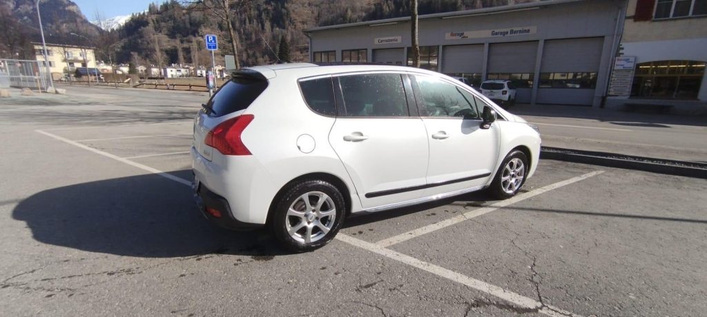 PEUGEOT 3008 2.0 HDi HYbrid4 104g, Full-Hybrid Diesel/Electric, Second hand / Used, Automatic - 5