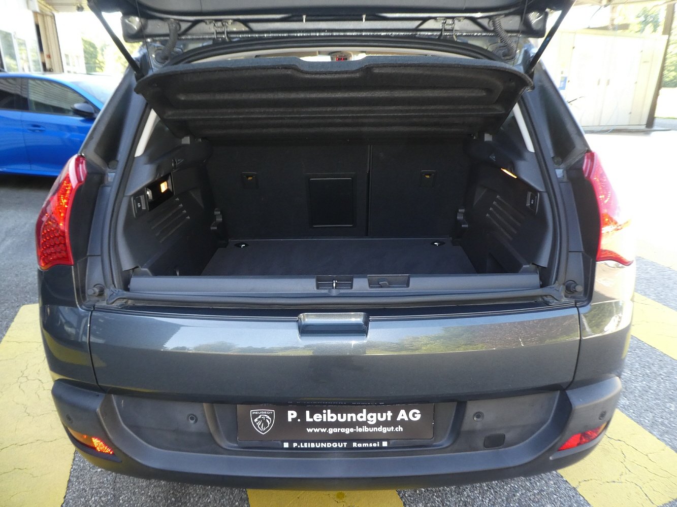 PEUGEOT 3008 1.6 VTi Active, Petrol, Second hand / Used, Manual - 7