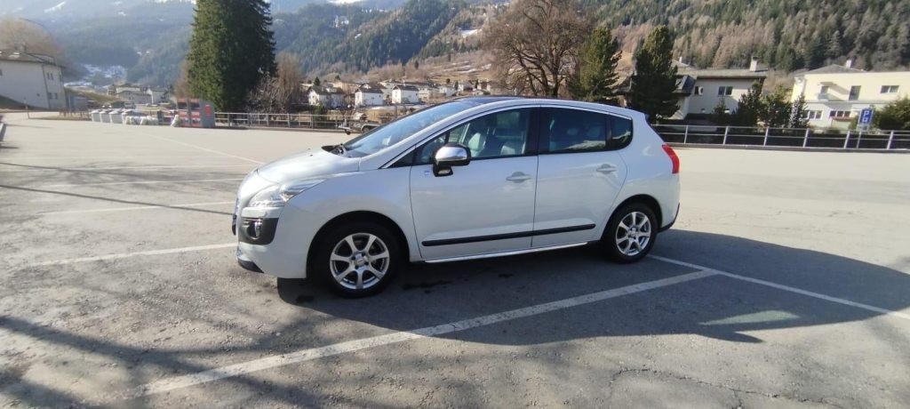 PEUGEOT 3008 2.0 HDi HYbrid4 104g, Full-Hybrid Diesel/Electric, Second hand / Used, Automatic - 3