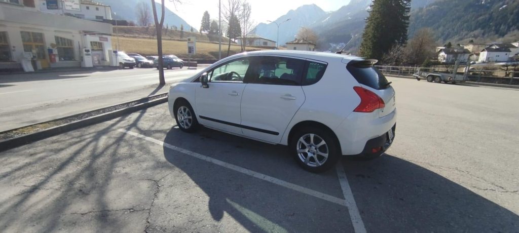 PEUGEOT 3008 2.0 HDi HYbrid4 104g, Full-Hybrid Diesel/Electric, Second hand / Used, Automatic - 4