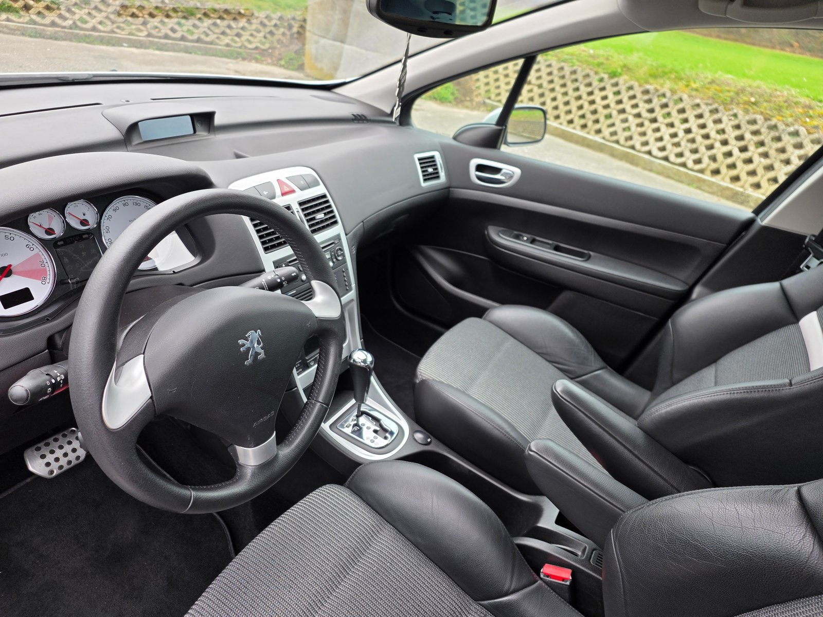PEUGEOT 307 2.0 16V XS, Benzin, Occasion / Gebraucht, Handschaltung - 7