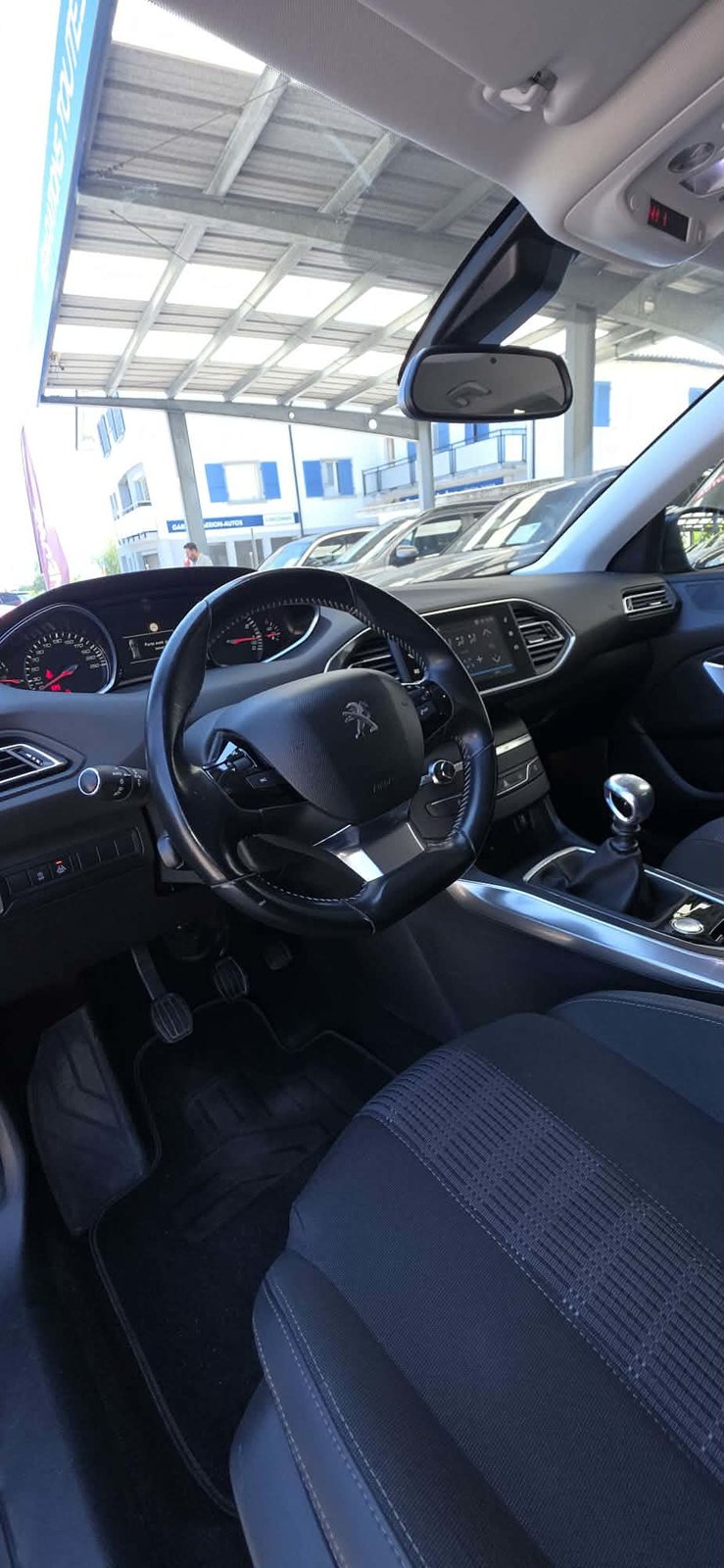 PEUGEOT 308 1.2 i STT, Benzin, Occasion / Gebraucht, Automatik - 7
