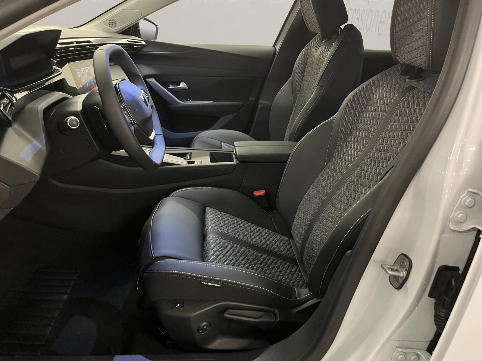 PEUGEOT 308 SW 1.2 Hybrid Business, Mild-Hybrid Petrol/Electric, New car, Automatic - 7