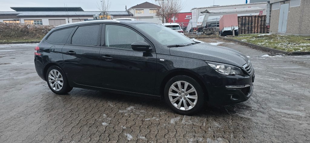 PEUGEOT 308 1.2 PureTech 130 Style S/S, Petrol, Second hand / Used, Automatic - 3