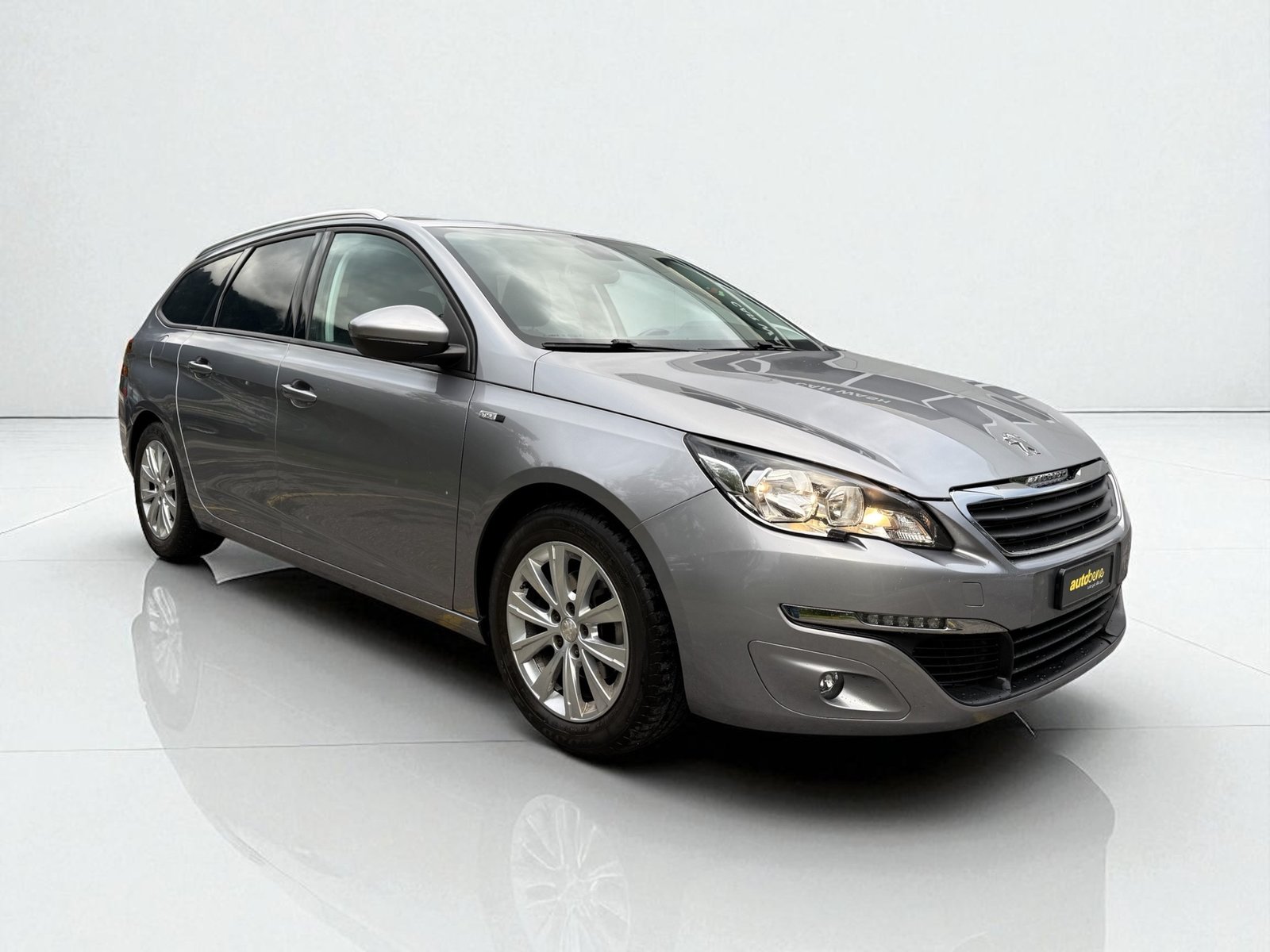 PEUGEOT 308 SW 1.2 THP Style, Petrol, Second hand / Used, Manual - 2