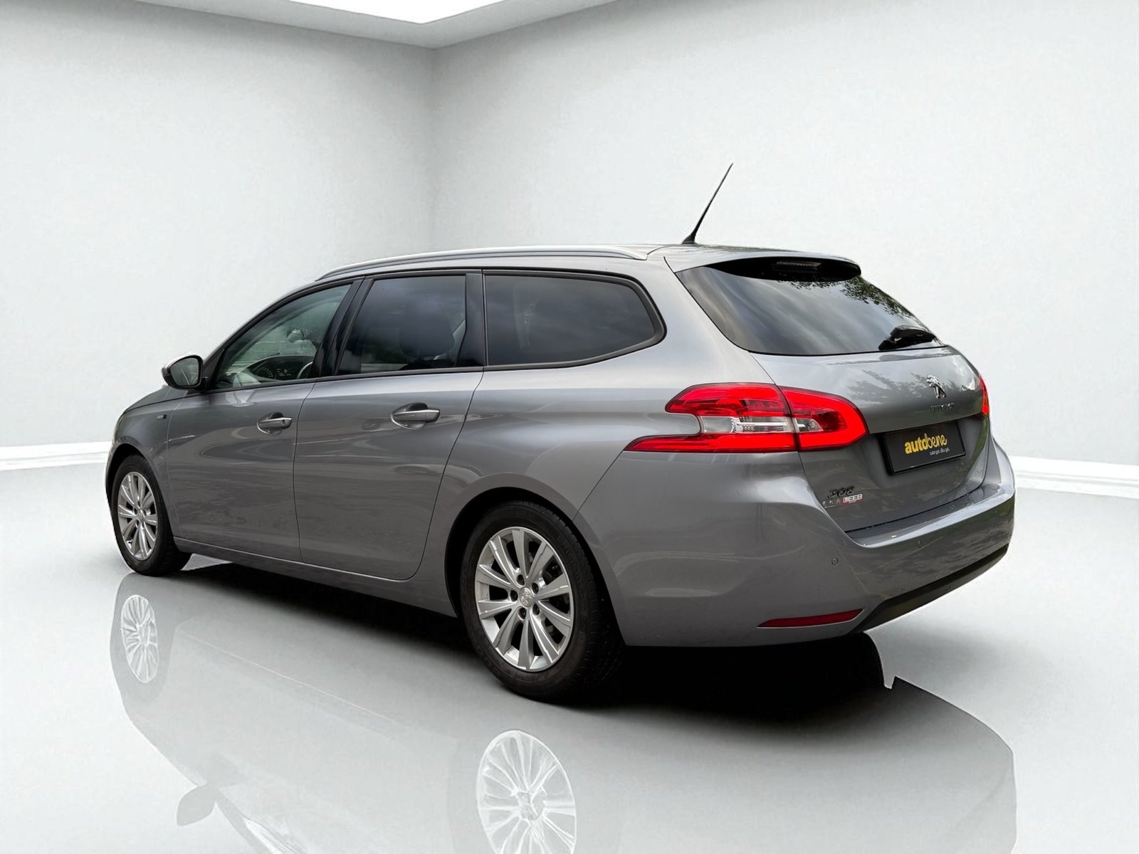 PEUGEOT 308 SW 1.2 THP Style, Petrol, Second hand / Used, Manual - 6