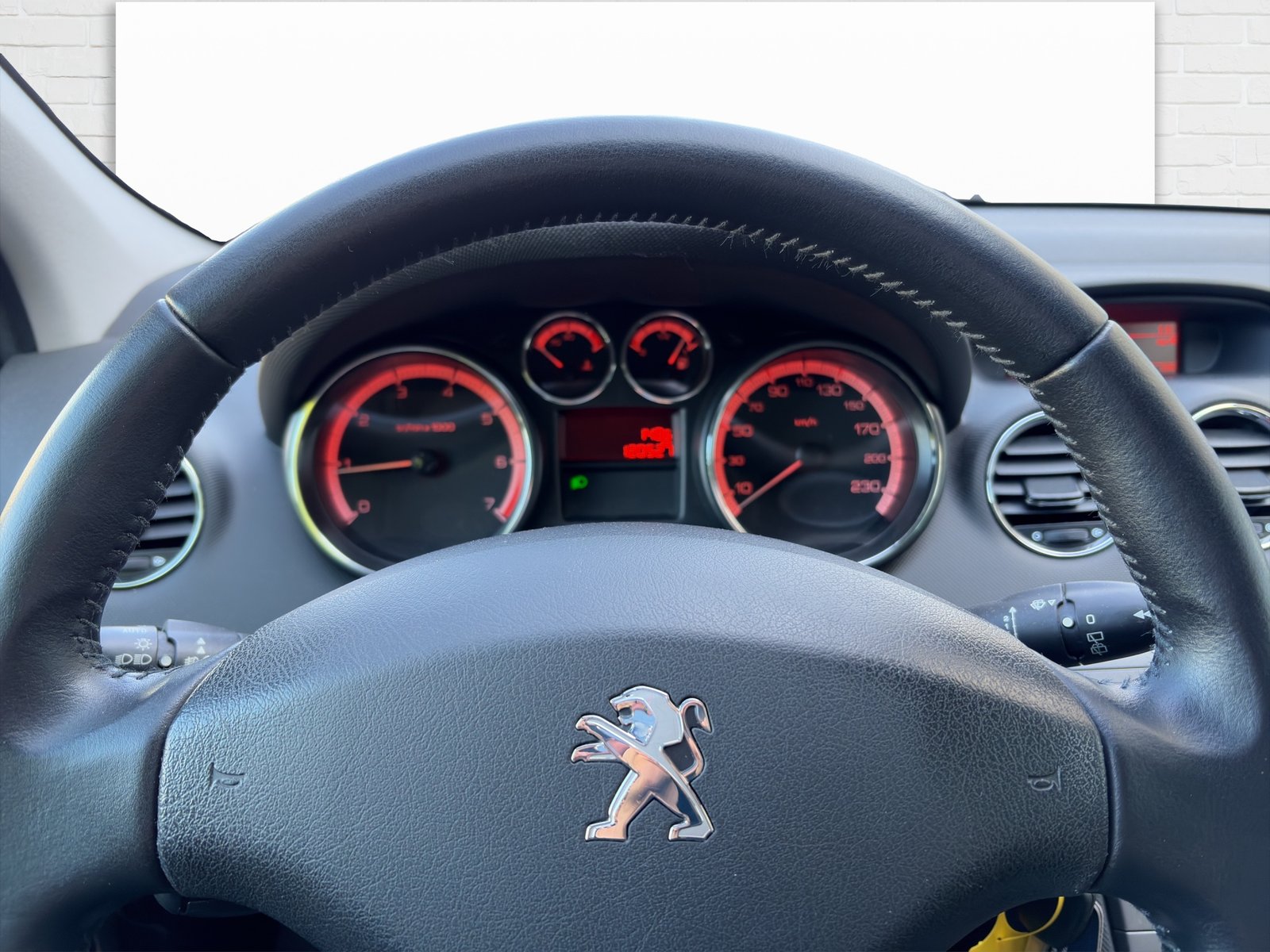 PEUGEOT 308 SW 1.6 VTi Millesim 200, Petrol, Second hand / Used, Manual - 5