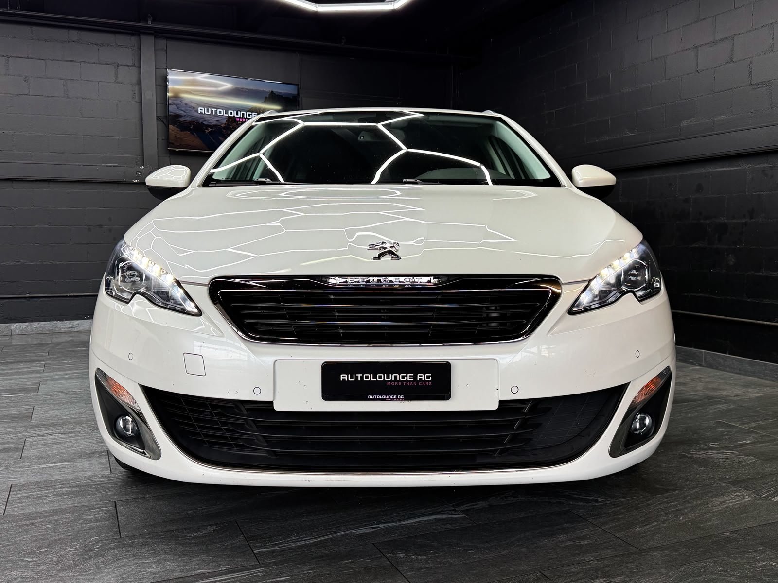 PEUGEOT 308 SW 1.2 THP Allure, Petrol, Second hand / Used, Manual - 3