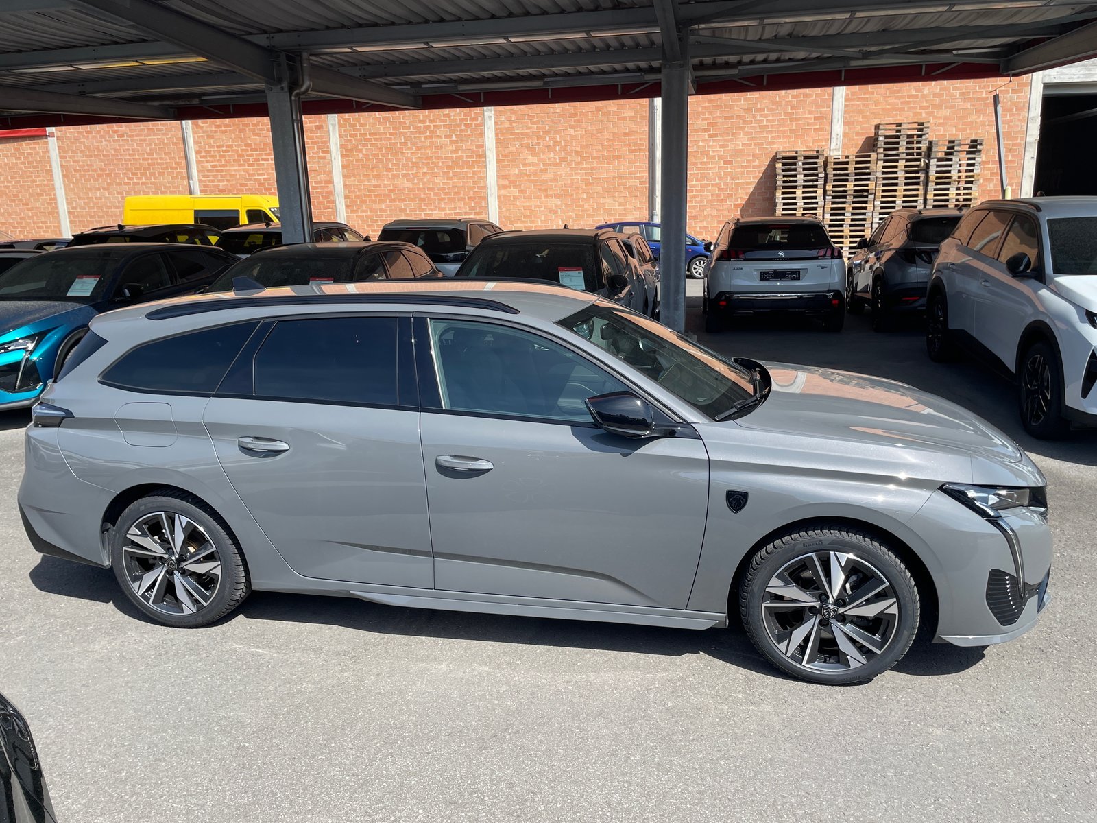 PEUGEOT 308 SW 1.2 HEV 136 GT, Mild-Hybrid Petrol/Electric, Second hand / Used, Automatic - 3