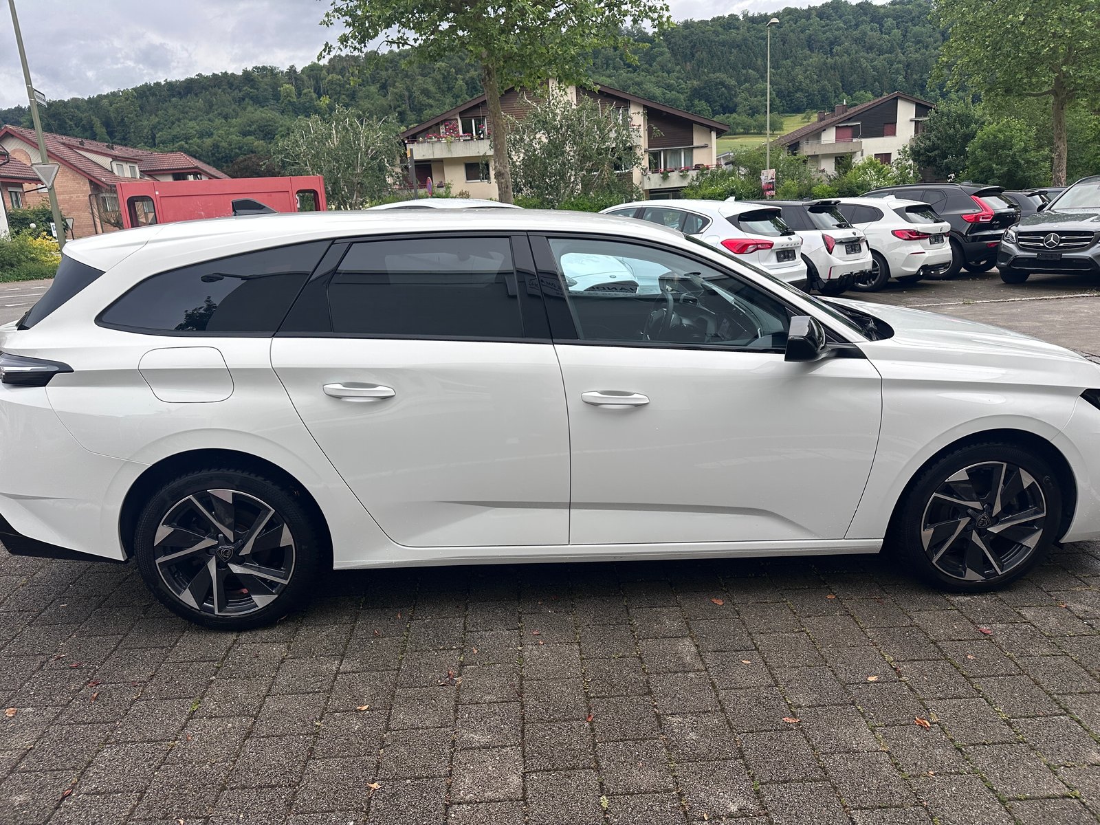 PEUGEOT 308 SW 1.5 BlueHDI Allure EAT8, Diesel, Occasion / Gebraucht, Automatik - 7