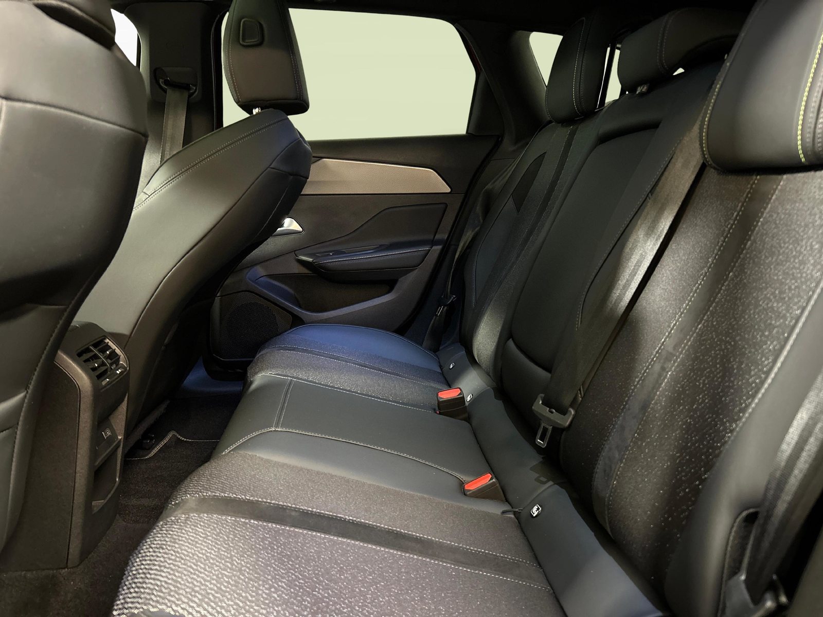 PEUGEOT 308 SW 1.2 Hybrid GT, Mild-Hybrid Benzin/Elektro, Occasion / Gebraucht, Automatik - 4