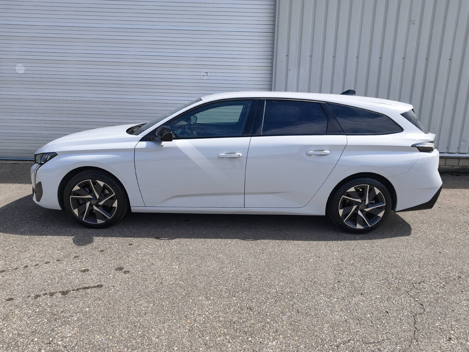 PEUGEOT 308 SW 1.2 Hybrid Allure, Mild-Hybrid Petrol/Electric, Second hand / Used, Automatic - 5