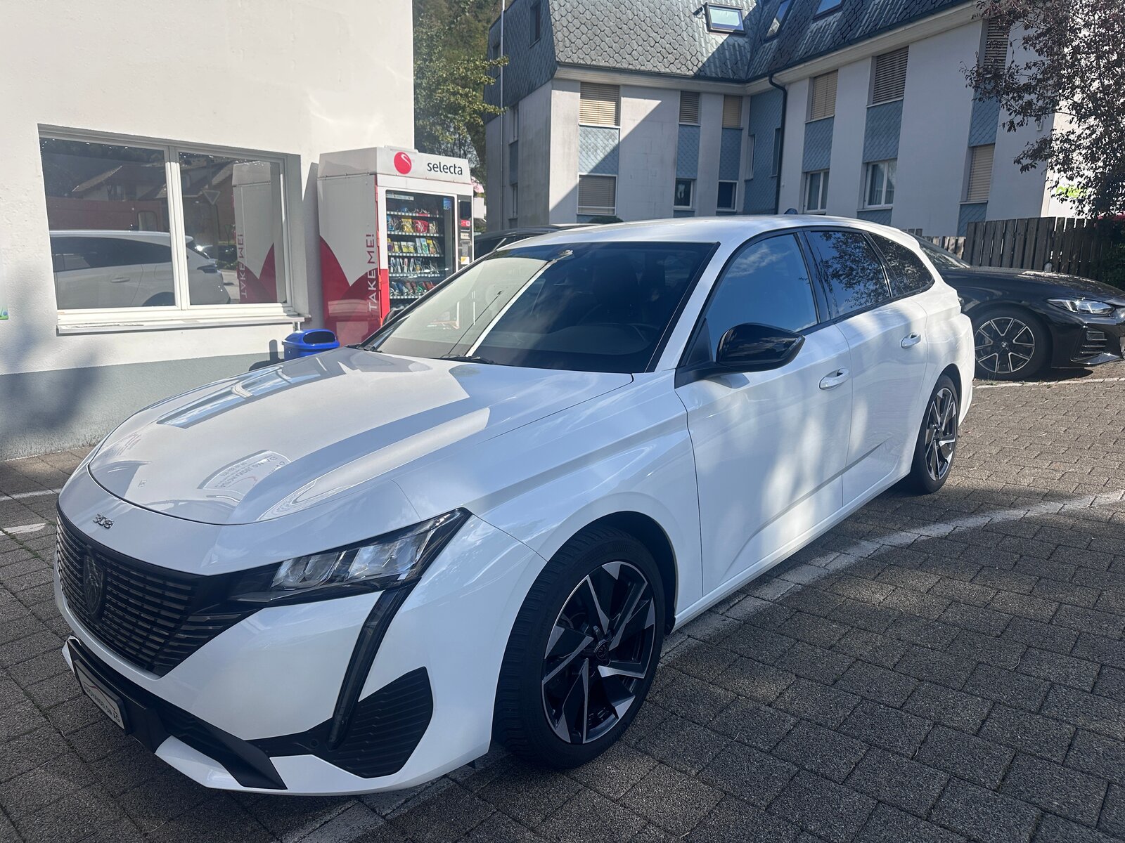 PEUGEOT 308 SW 1.5 BlueHDI Allure EAT8, Diesel, Occasion / Gebraucht, Automatik - 2