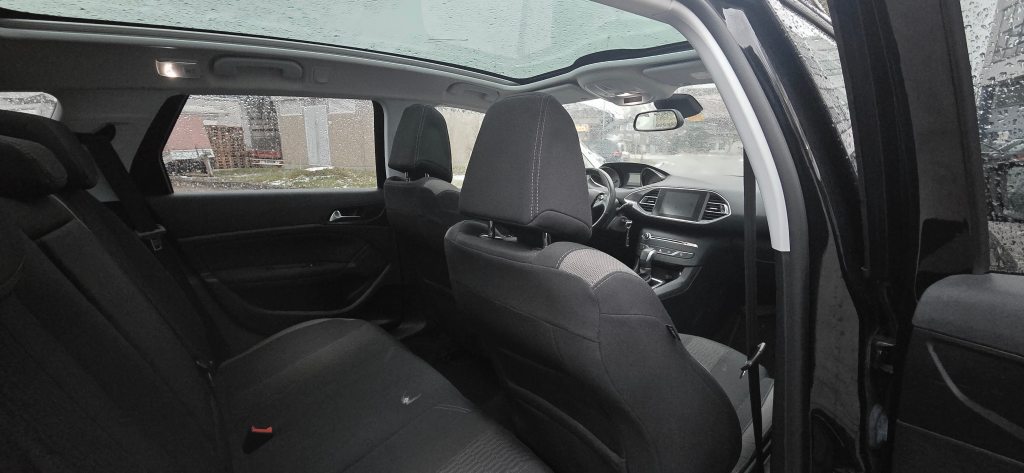 PEUGEOT 308 1.2 PureTech 130 Style S/S, Petrol, Second hand / Used, Automatic - 5
