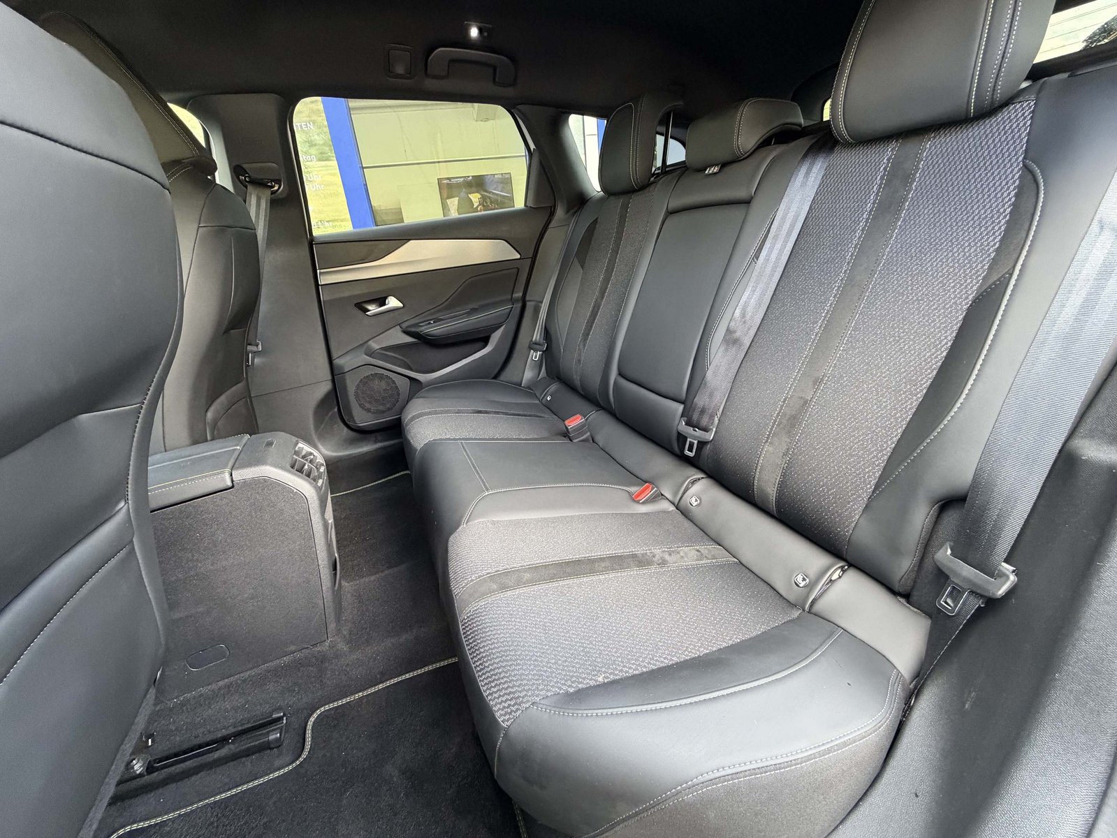 PEUGEOT 308 SW 1.2 Hybrid GT *5 Jahre Werksgarantie*, Mild-Hybrid Petrol/Electric, Ex-demonstrator, Automatic - 4