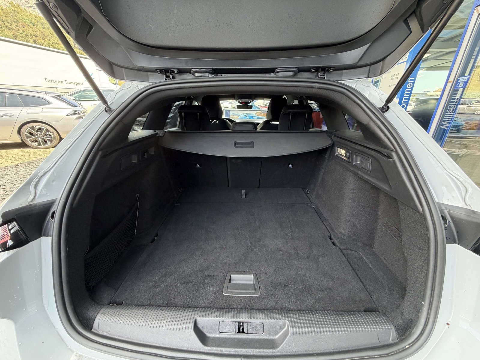 PEUGEOT 308 SW 1.2 Hybrid GT *5 Jahre Werksgarantie*, Mild-Hybrid Petrol/Electric, Ex-demonstrator, Automatic - 7