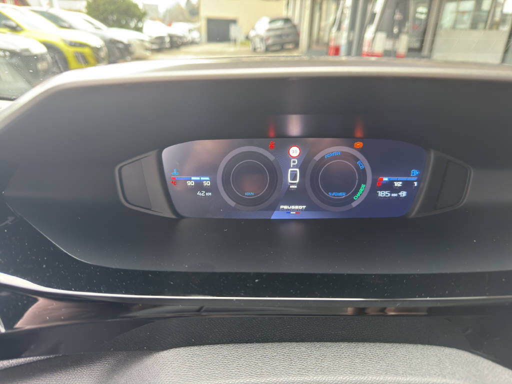 PEUGEOT 308 1.2 Hybrid Allure, Mild-Hybrid Petrol/Electric, New car, Automatic - 6