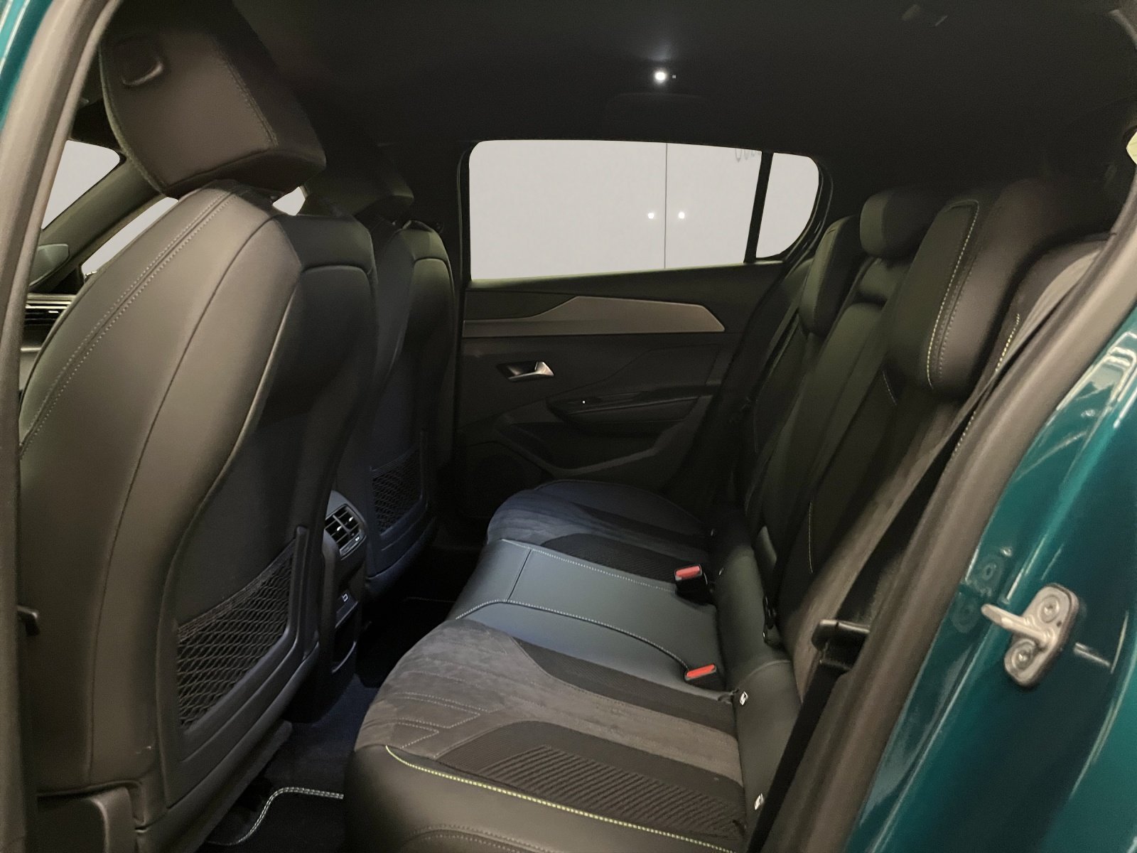 PEUGEOT 308 1.2 Hybrid GT, Mild-Hybrid Petrol/Electric, New car, Automatic - 7