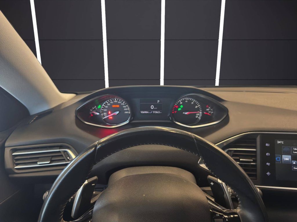 PEUGEOT 308 1.2i, Essence, Occasion / Utilisé, Automatique - 6