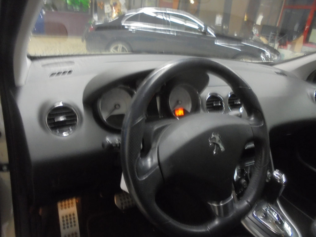 PEUGEOT 308 1.6 Turbo 156 Allure, Petrol, Second hand / Used, Automatic - 6