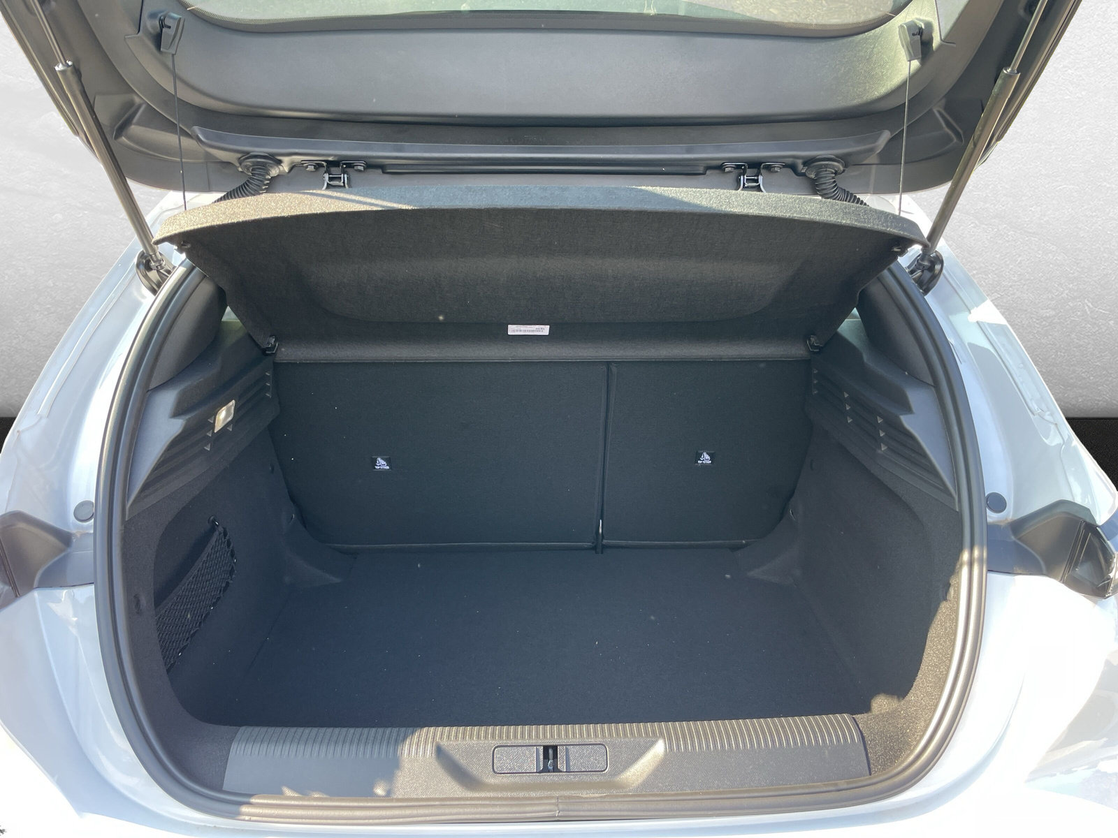 PEUGEOT 308 1.2 Hybrid Style, Mild-Hybrid Benzin/Elektro, Occasion / Gebraucht, Automatik - 6
