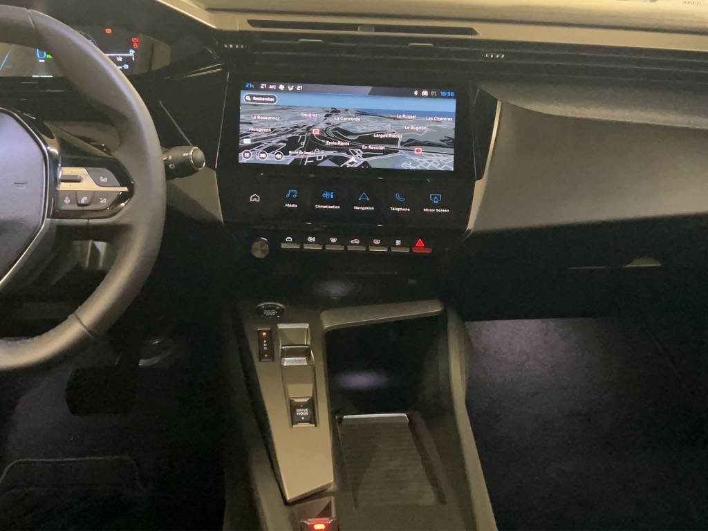PEUGEOT 308 1.6 PHEV 180 Allure, Mild-Hybrid Benzin/Elektro, Occasion / Gebraucht, Automatik - 7