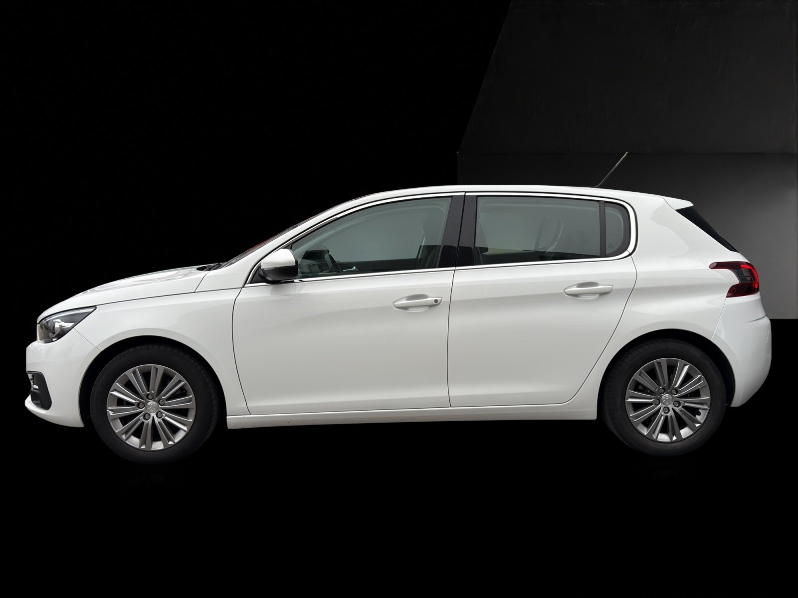 PEUGEOT 308 1.2 Pure Tech Allure EAT8, Petrol, Second hand / Used, Automatic - 3