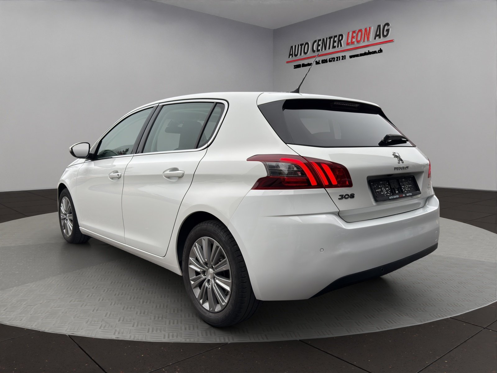 PEUGEOT 308 1.2 Pure Tech Allure EAT8, Petrol, Second hand / Used, Automatic - 4