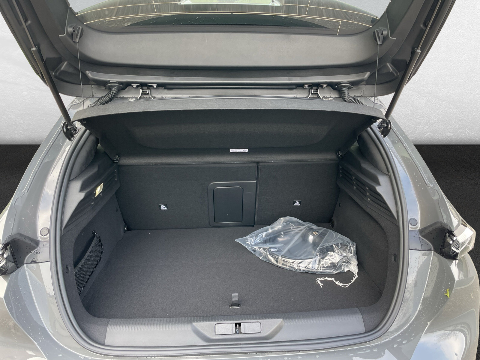 PEUGEOT 308 1.6 PHEV 195 GT, Plug-in-Hybrid Benzin/Elektro, Occasion / Gebraucht, Automatik - 6