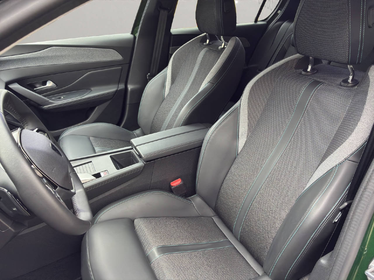 PEUGEOT 308 1.2 PureTech Allure, Benzin, Occasion / Gebraucht, Automatik - 6