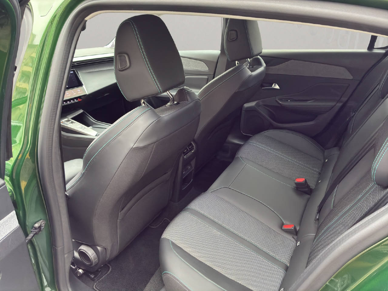 PEUGEOT 308 1.2 PureTech Allure, Benzin, Occasion / Gebraucht, Automatik - 7