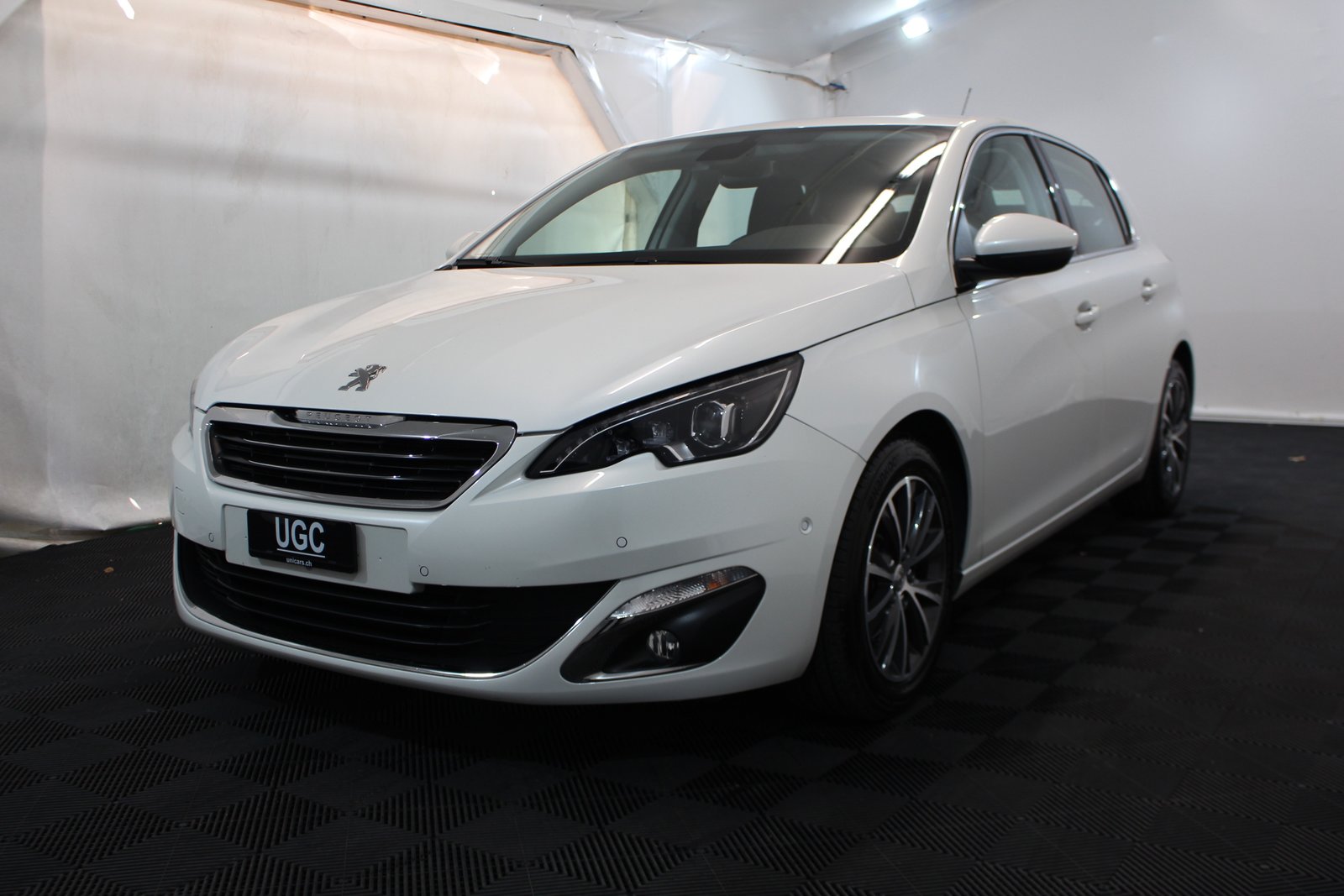 PEUGEOT 308 1.2 PureTech 130 Allure S/S, Petrol, Second hand / Used, Automatic - 3